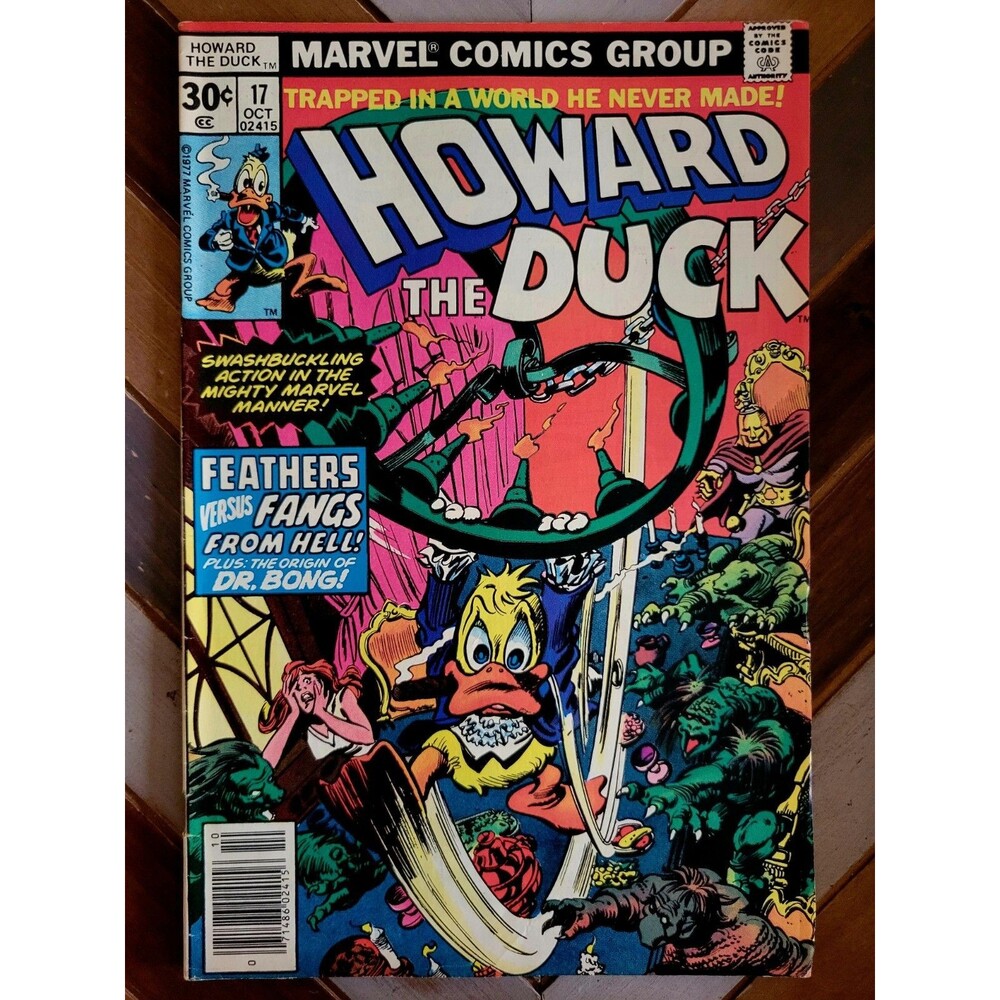 Howard The Duck #17 Newsstand (Marvel 1977) "Feathers vs. Fangs From Hell"